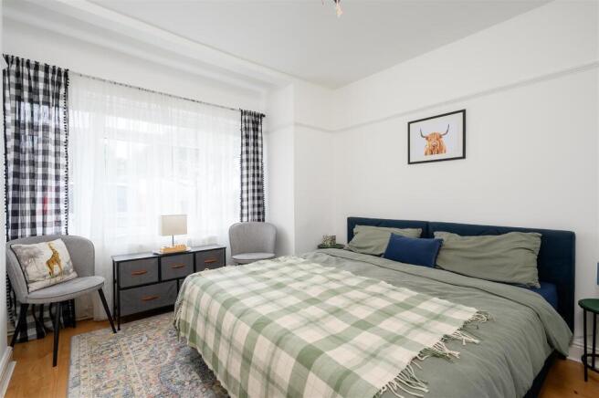 5 bed Semi-Detached to rent Image 7