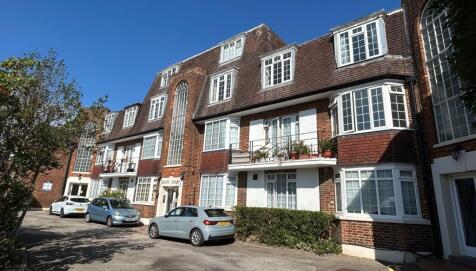 Flat 10 Bush Court, Crown Lane, Southgate, London, N14 5EY