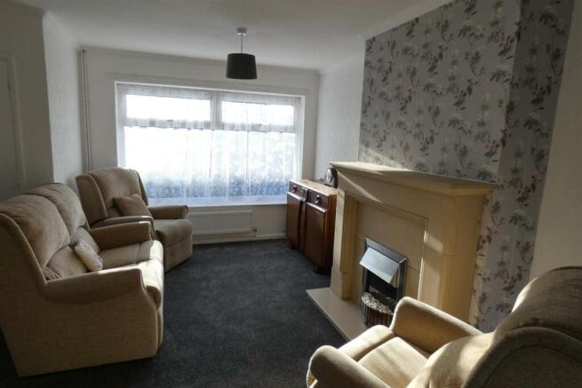 LOUNGE/DINING ROOM