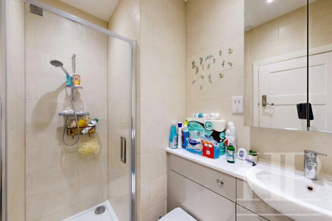 PRIVATE SHOWER ROOM