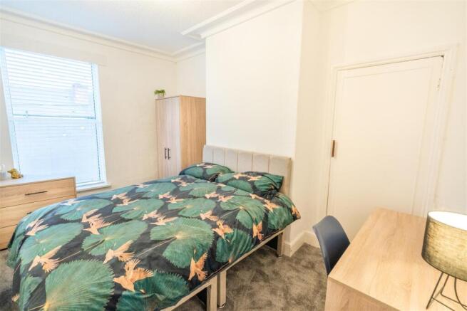 5 bed House to rent Image 8