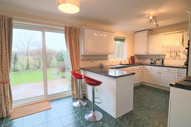 Kitchen/Breakfast...