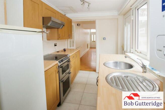 FITTED KITCHEN