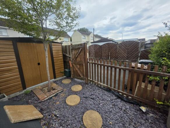 Fflorens Road, Treowen, Caerphilly County Borough photo 4