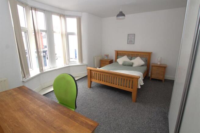 5 bed House to rent Image 9