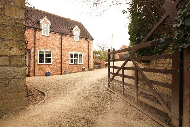 Entrance & driveway