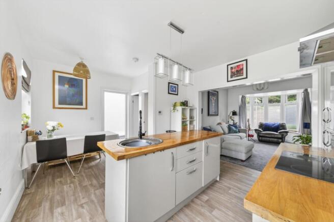 OPEN-PLAN DINING KITCHEN