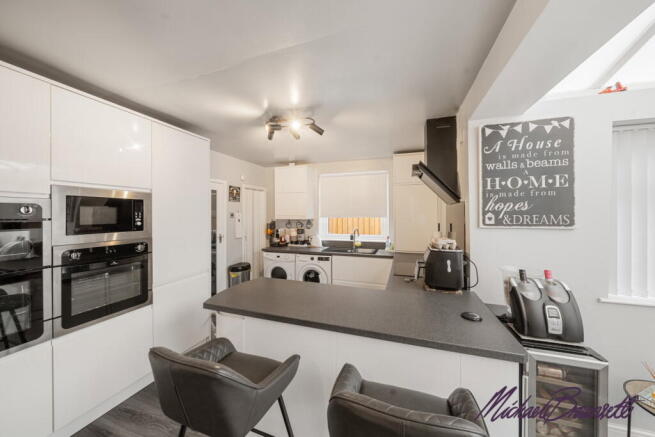 Fenwick Drive, Bradford, BD6 2RZ photo 3