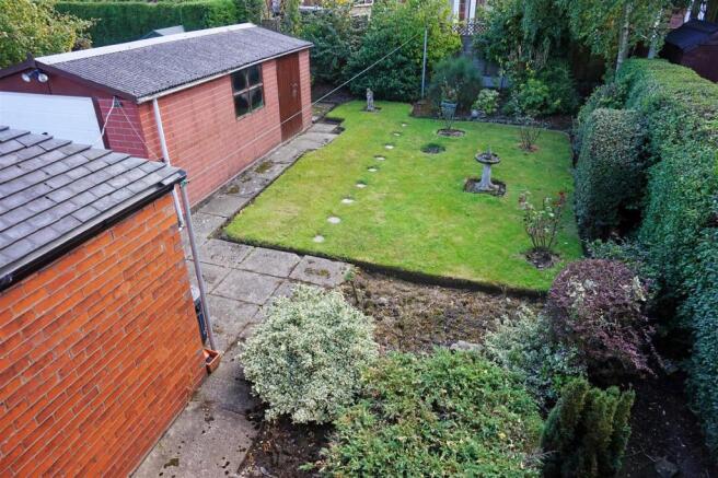 ENCLOSED REAR GARDEN