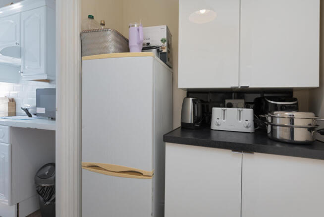 3 bed Flat for sale Image 6