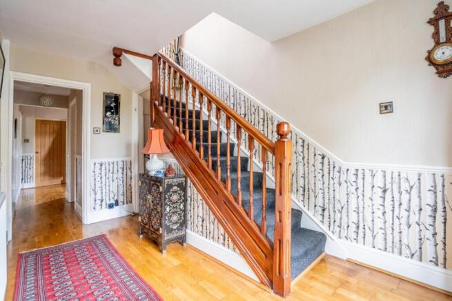 5 bed Detached for sale Image 11