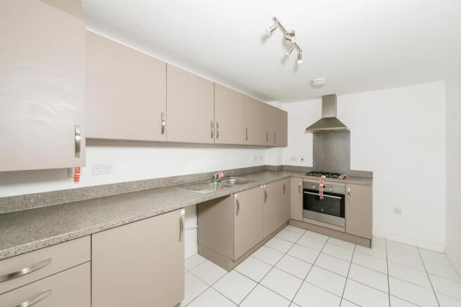 24, Shipridge Drive, Spencers Wood, Reading photo 4