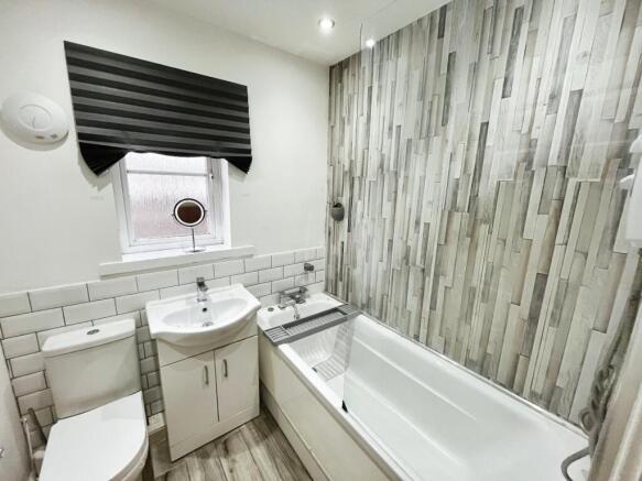 3 bed Terraced to rent Image 6