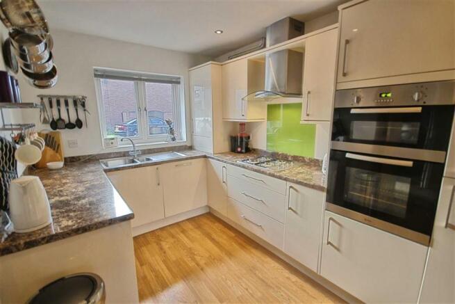 KITCHEN /DINING ROOM
