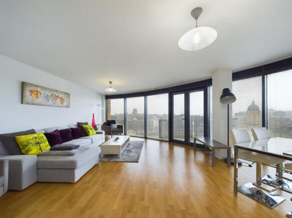 3 bed Apartment for sale Image 5