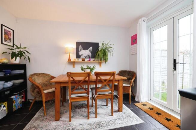 Kitchen/ Dining Room