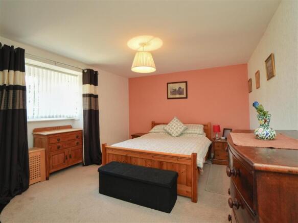 2 bed Terraced for sale Image 12