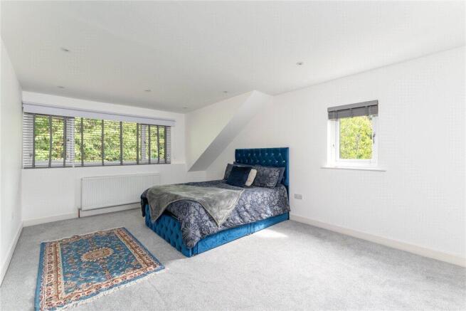 7 bed Detached for sale Image 11