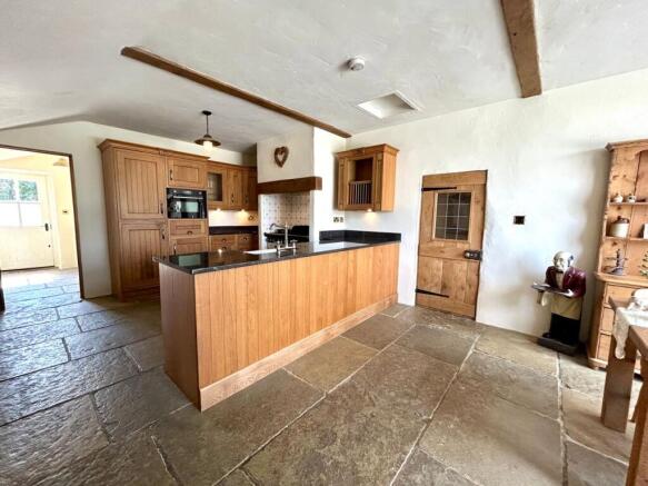 3 bed Semi-Detached for sale Image 6