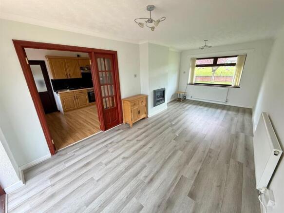 HR8 Lounge Diner.jpg