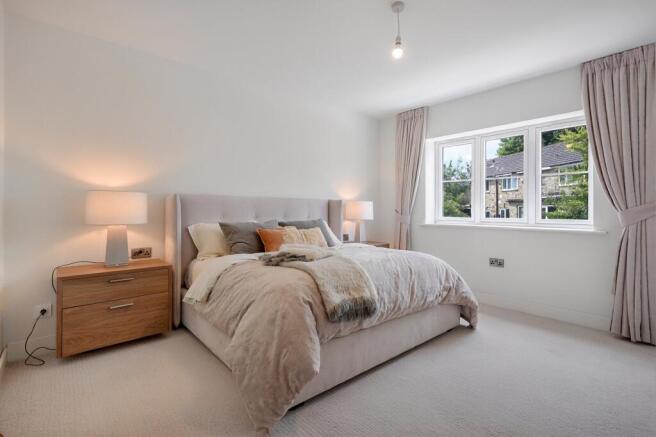 5 bed Detached for sale Image 5