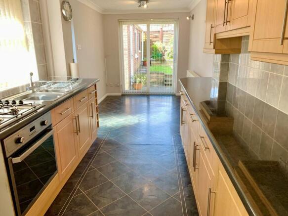 KITCHEN/DINING ROOM