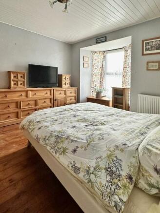 Bedroom1_2 (1).jpg