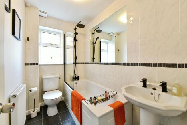4 bed Detached for sale Image 12