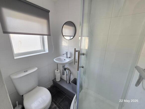 1 bed House Share to rent Image 7