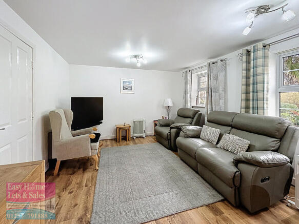 Holly House, Denham Wood Close photo 4