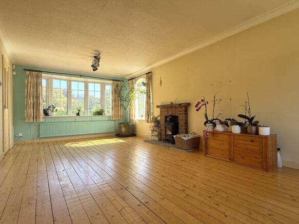4 bed Detached for sale Image 5