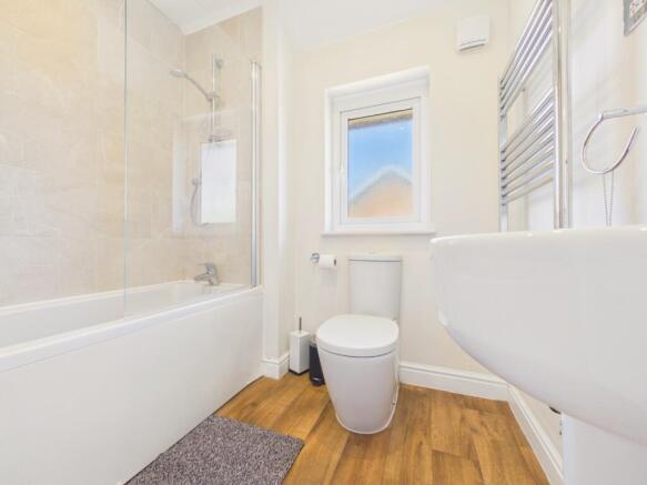 4 bed Detached for sale Image 9