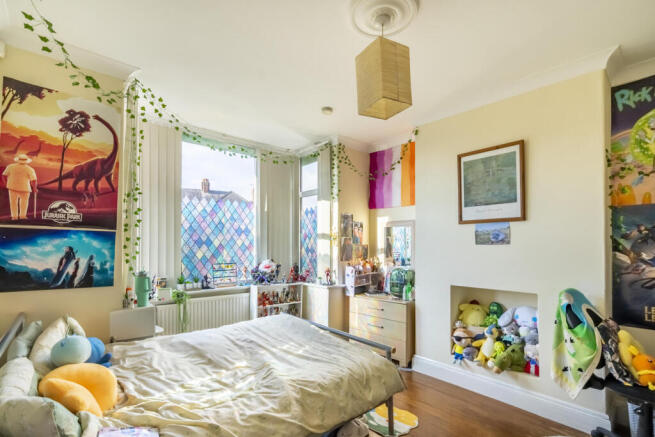 4 bed Semi-Detached for sale Image 5