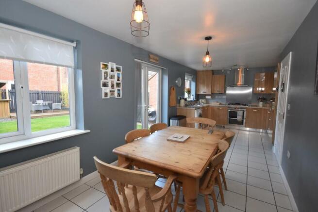 KITCHEN DINER 01.JPG
