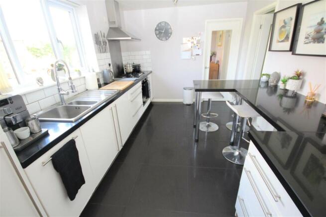 kitchen 2.jpg