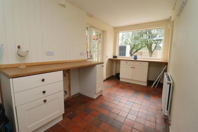 4 bed Detached to rent Image 4