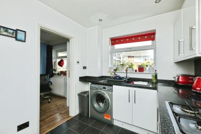 3 bed Semi-Detached for sale Image 7