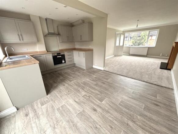 3 bed Town House for sale Image 12