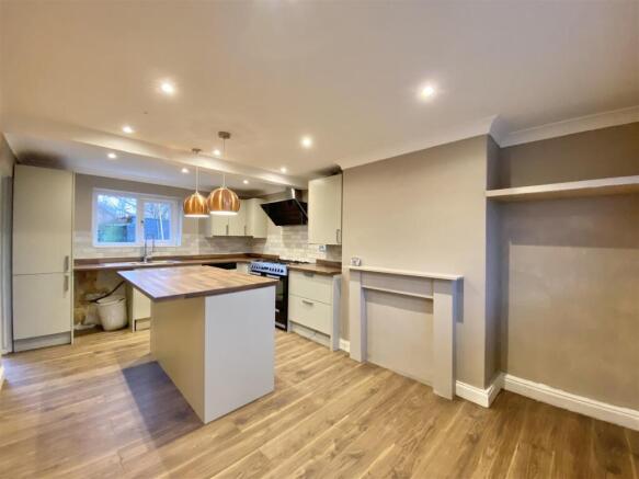 3 bed Semi-Detached for sale Image 5
