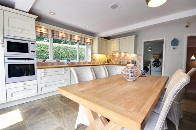 6 bed Detached for sale Image 6