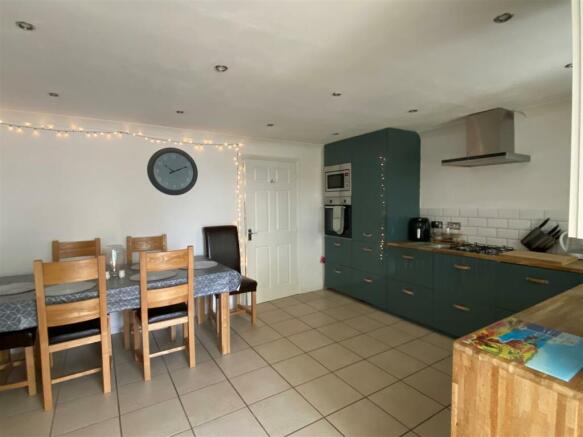 Kitchen/Dining Room