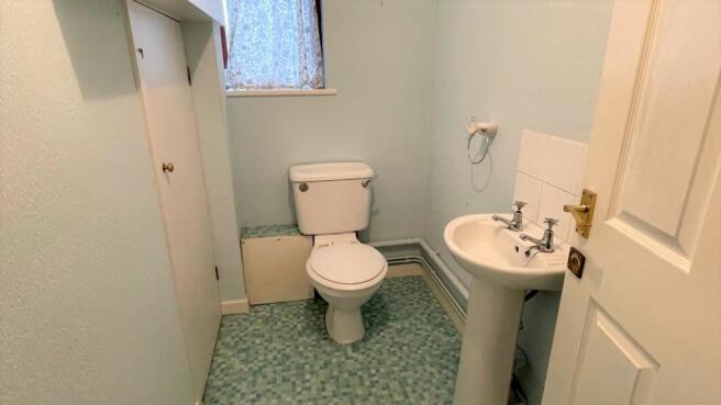 2 PIECE CLOAKROOM