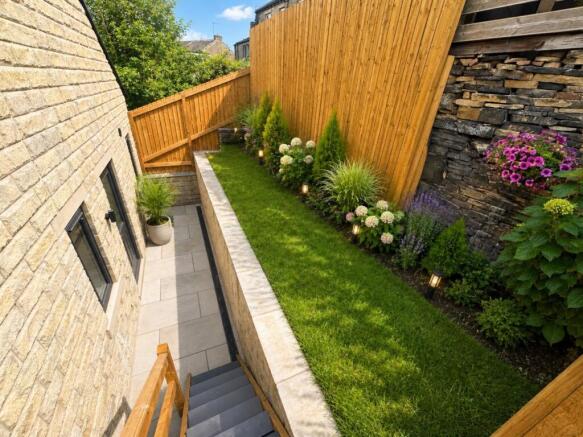 4 bed Detached for sale Image 9