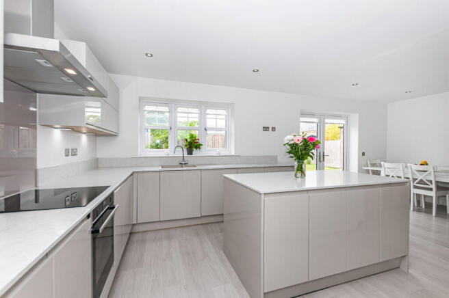 4 bed Detached for sale Image 5