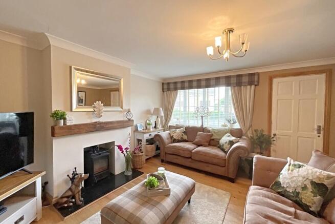 4 bed Semi-Detached for sale Image 4