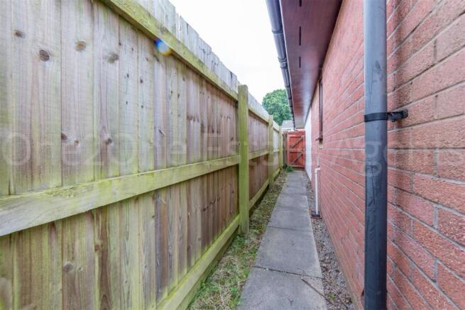 14 Gifford Close-25.jpg