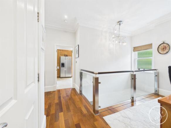 3 bed Apartment for sale Image 10