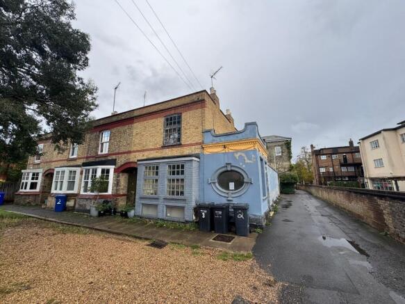 8718EE88-24FE-4A82-9742-E4C395C2DCBF Medium T202510211706.jpg