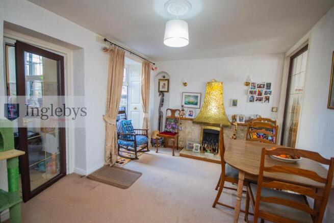 2 bed House for sale Image 6