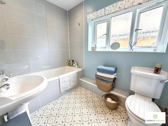 4 bed Bungalow for sale Image 12